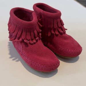 Minnetonka Kids Moccasins in Bright Pink